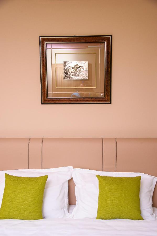 Casa Liana Hotell Oradea Exteriör bild
